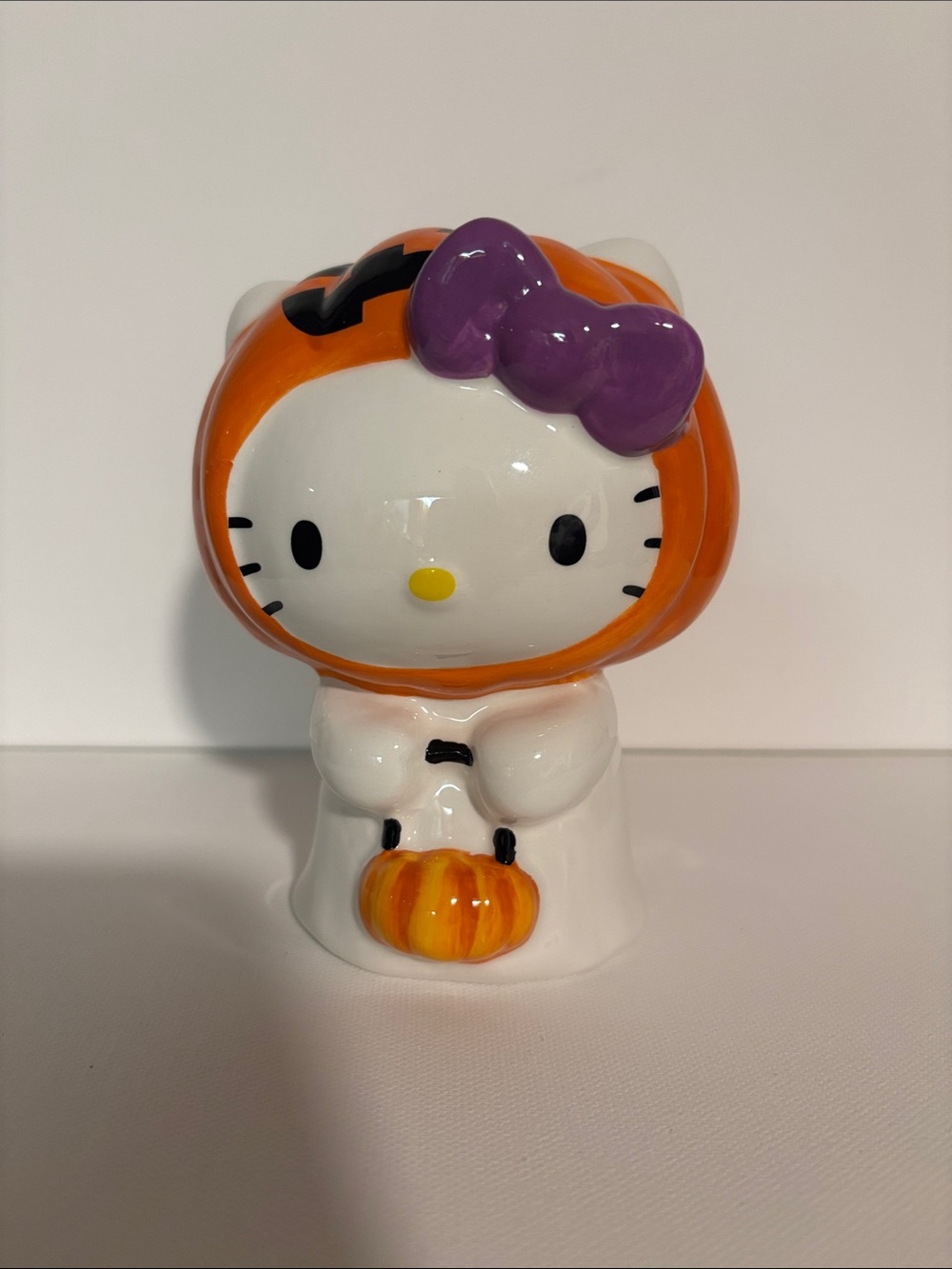 Hello Kitty Halloween Pumpkin Hood Figurine - White, Orange, Purple